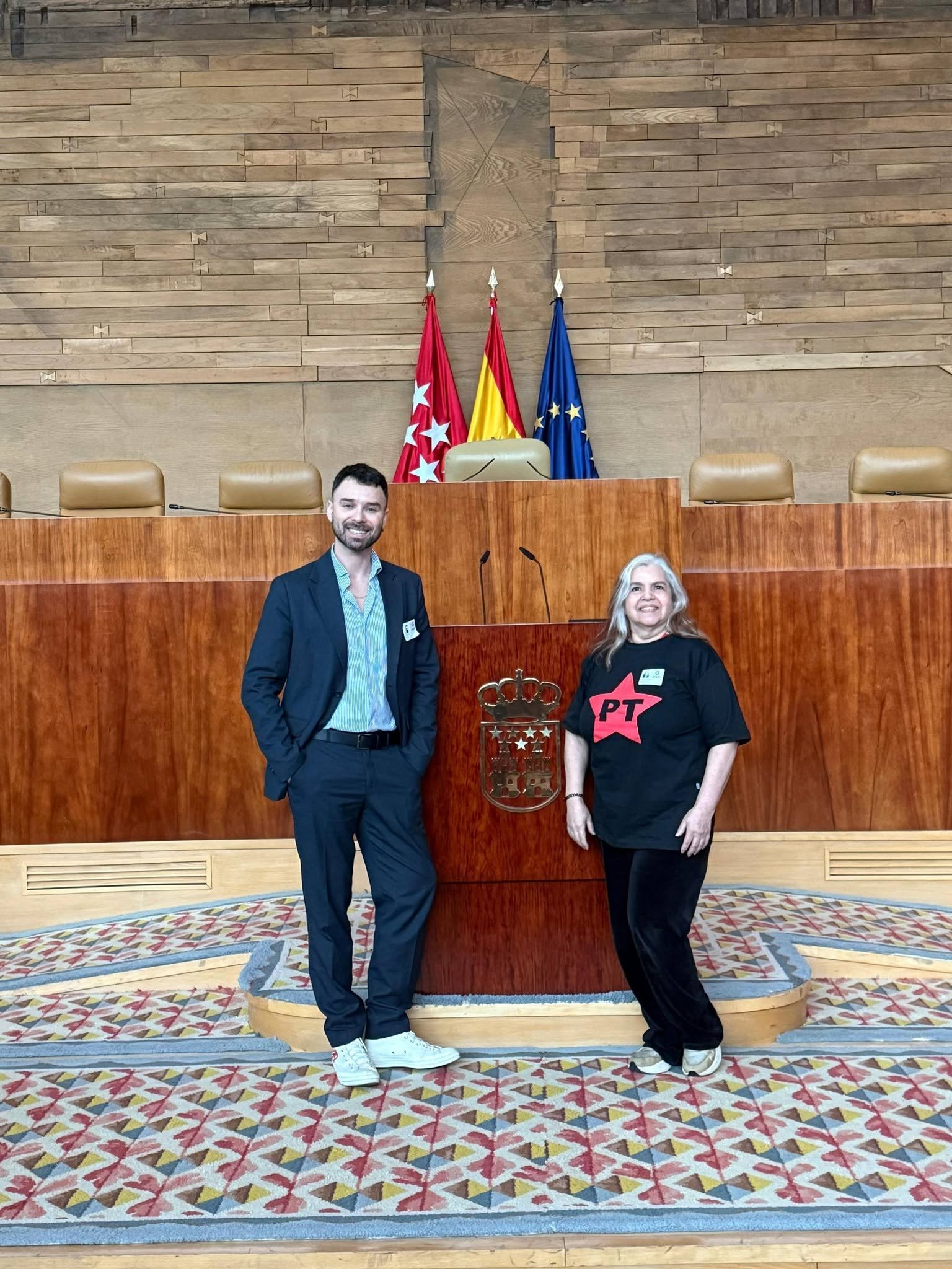 A coordenadora do Núcleo do PT de Madrid, Renecéya de Mello, visita o Parlamento (Asamblea) da Comunidad Autónoma de Madrid